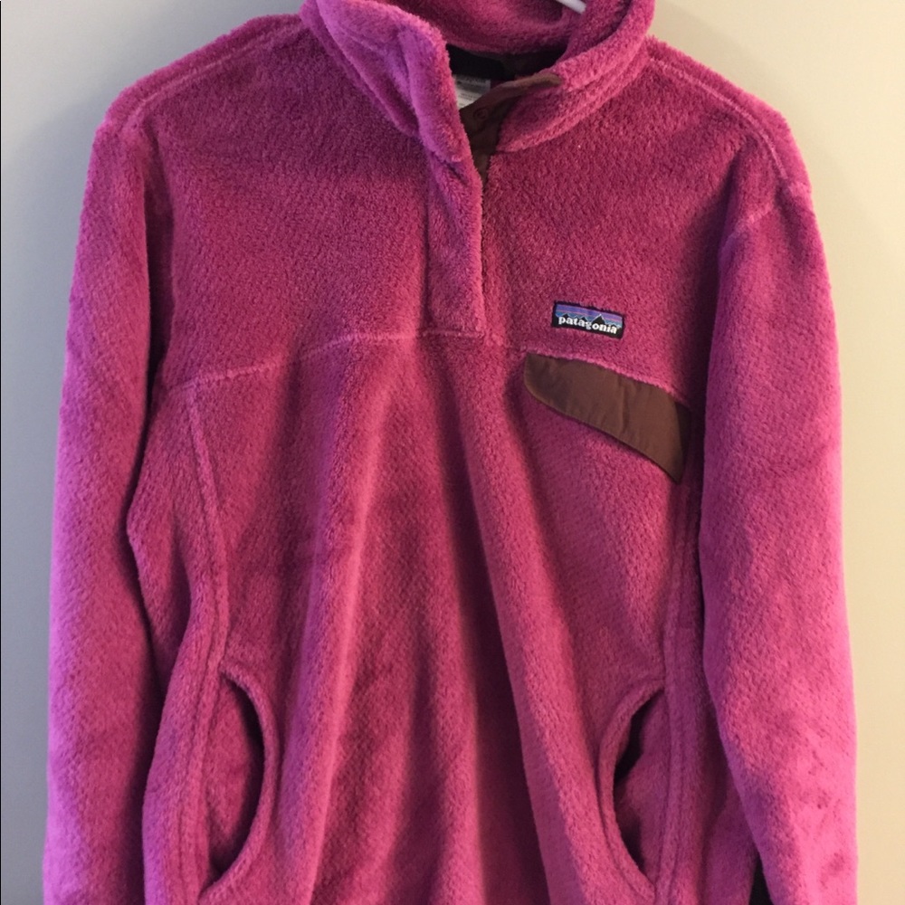 Women’s magenta Patagonia Snap-T Pullover fleece.